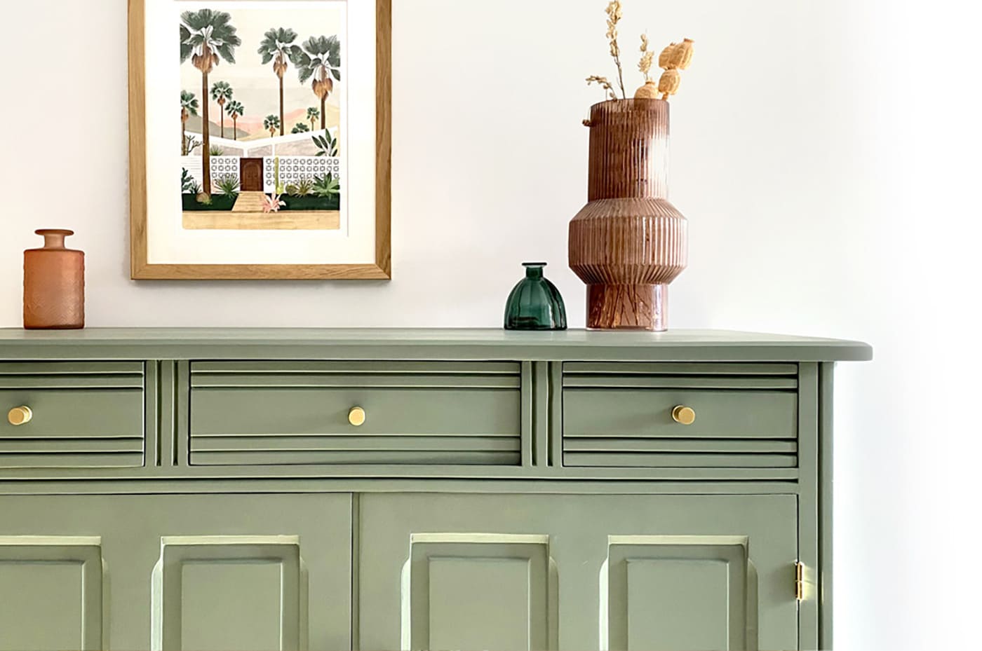 Buffet meuble vert réalisé par Le gout du meuble, décapage meuble en bois par aérogommage.