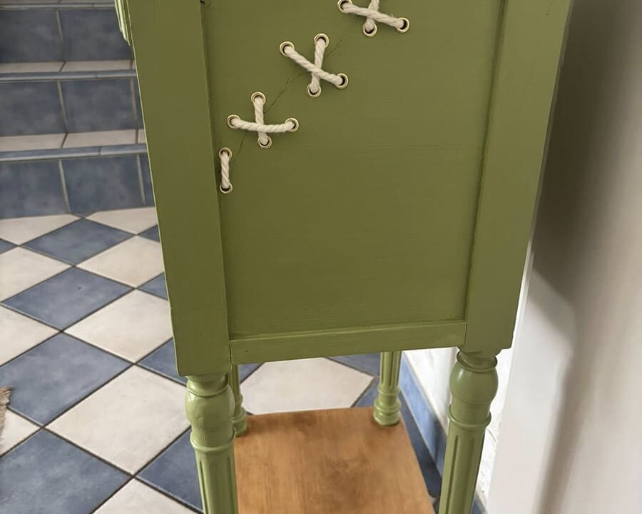 Relooking meuble d'une table de chevet avec le Gout du meuble, Isère.